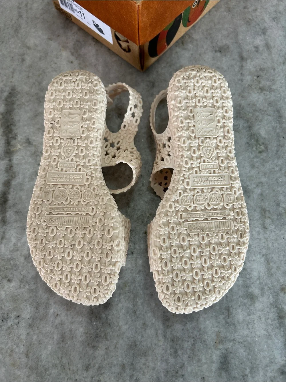 Mini Melissa Little Girls Beige Panc + Isabela Capeto Sandals Size 11